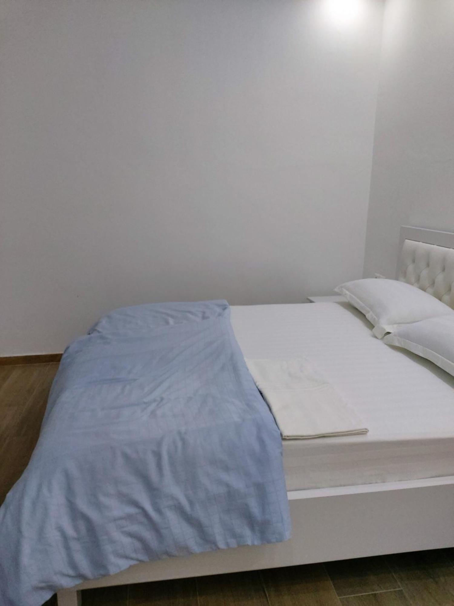Spacious Apartment Near The Beach Саранде Екстериор снимка